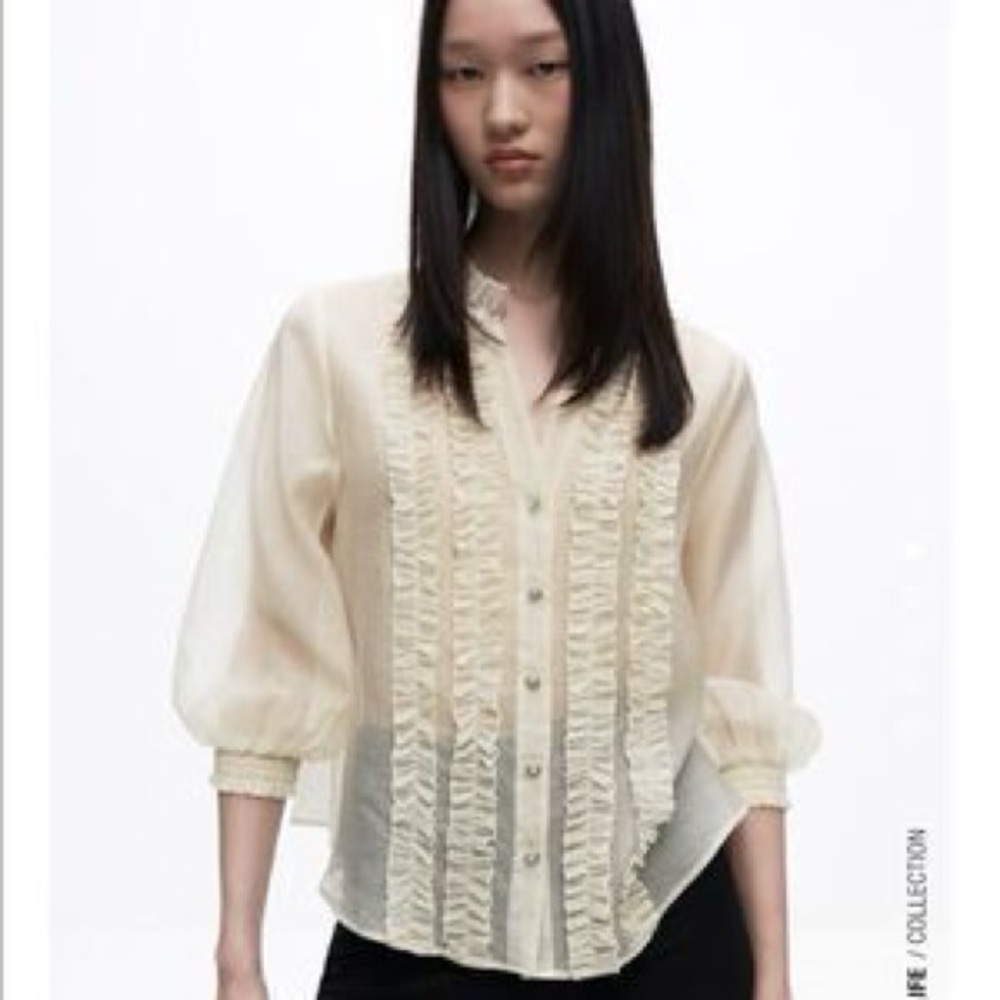 🦋Zara Cream Ruffled Blouse Sz Small LIKE NEW